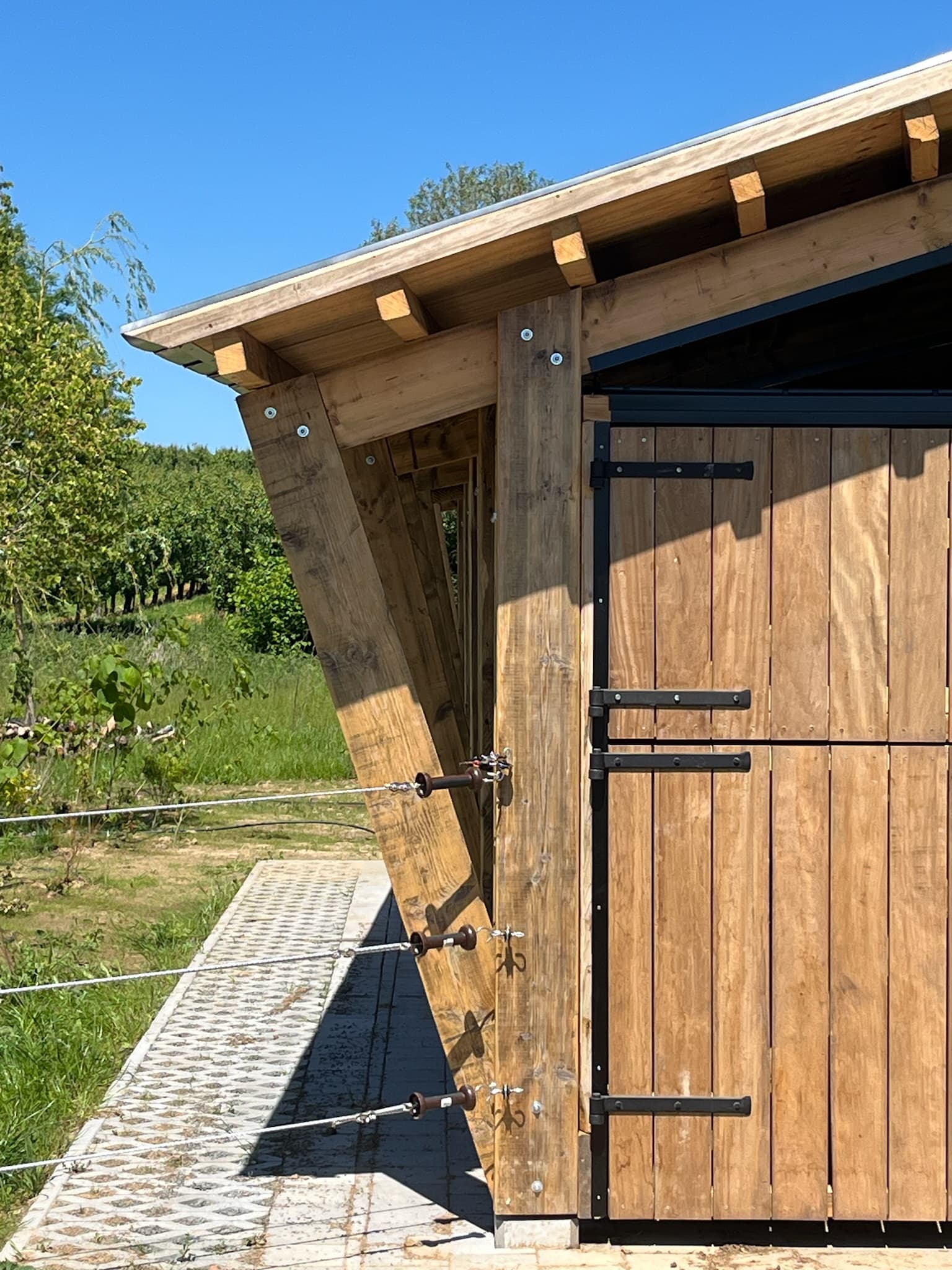 Horse Shed - Image 8