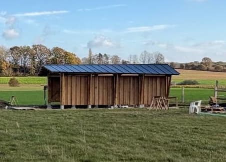 Horse Shed - Image 13